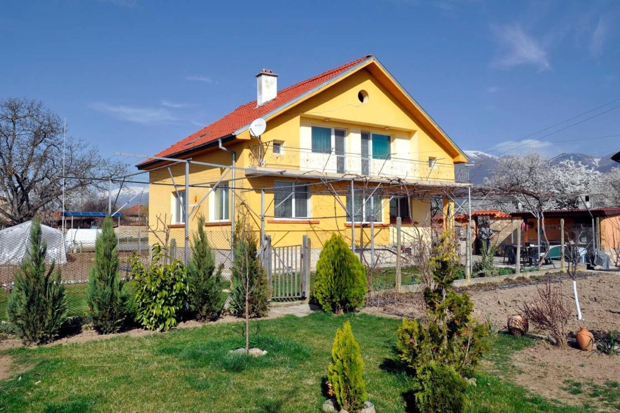 Вила в с. Габарево, Долината на Розите. Gabarevo Екстериор снимка
