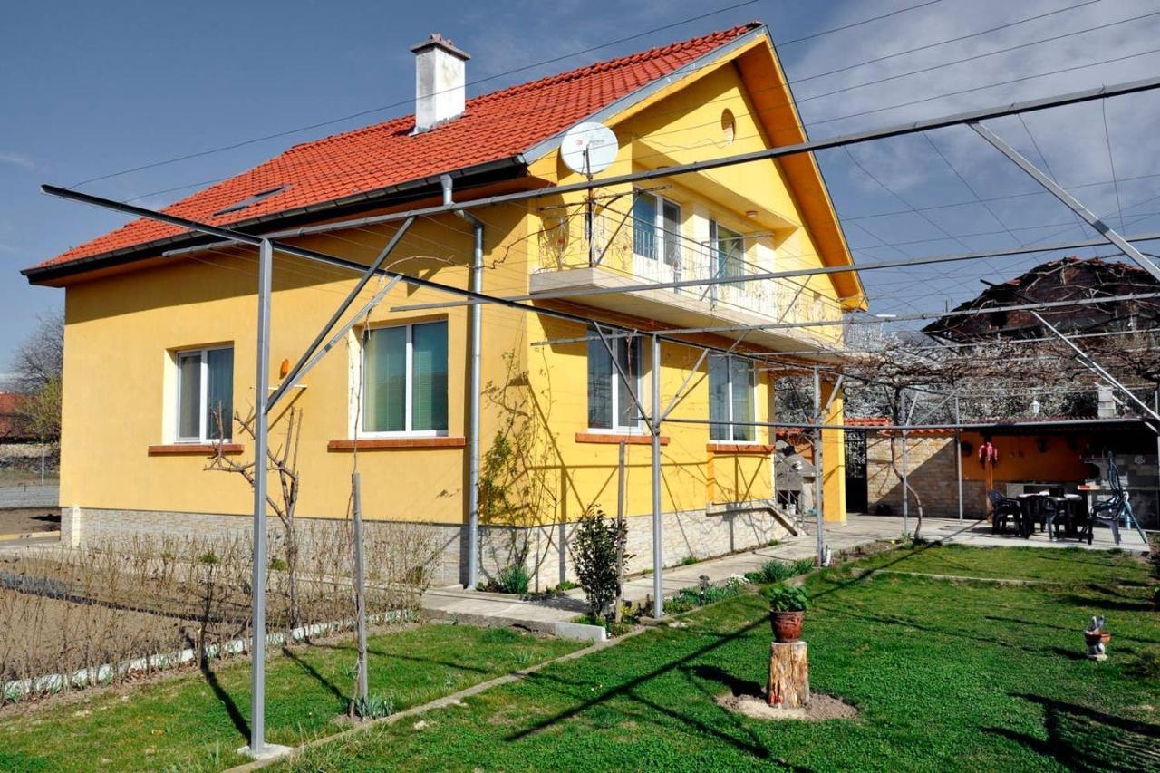 Вила в с. Габарево, Долината на Розите. Gabarevo Екстериор снимка
