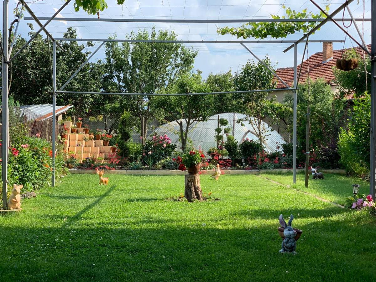 Вила в с. Габарево, Долината на Розите. Gabarevo Екстериор снимка